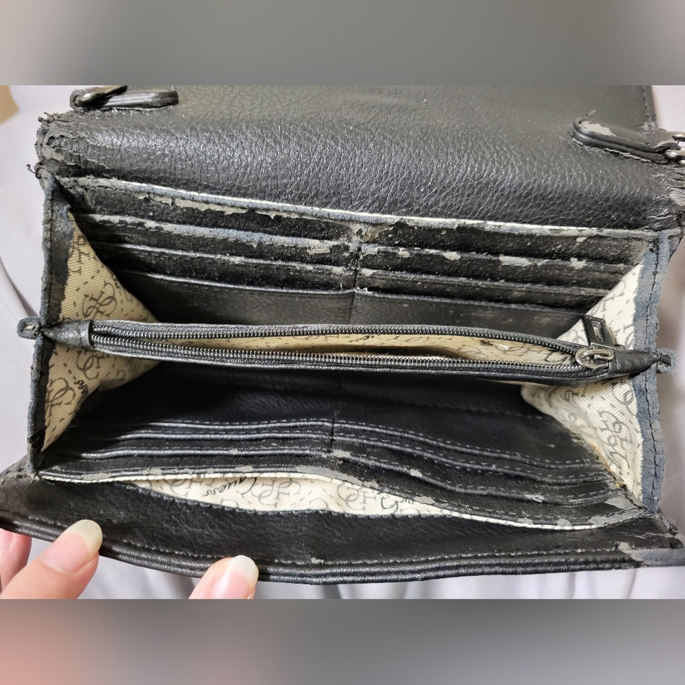 Guess Wallet - Picture 5 of 5